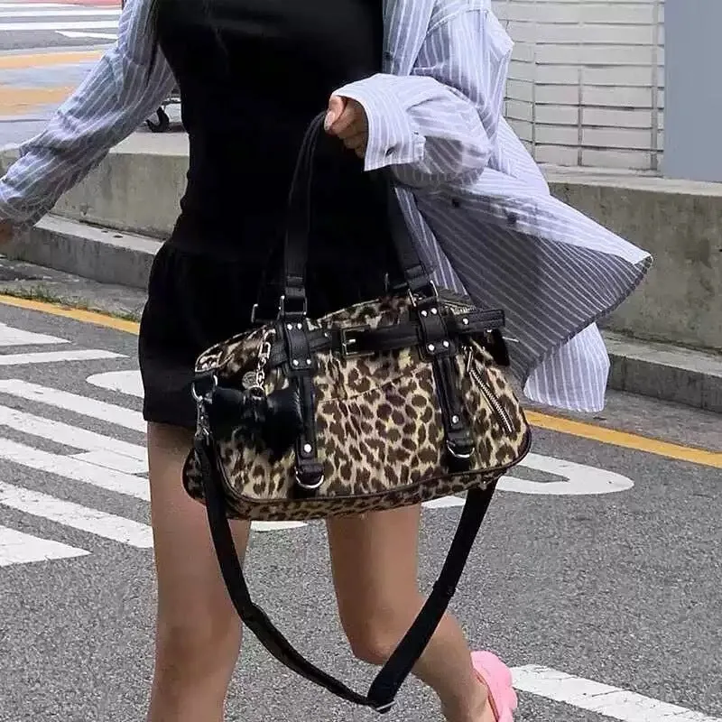 Soft PU motorcycle satchel with headwind texture, underarm design, horizontal square shape in black colour