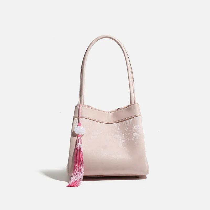 Portable shoulder crossbody bag in black PU leather with open pocket outer and sewing thread detail