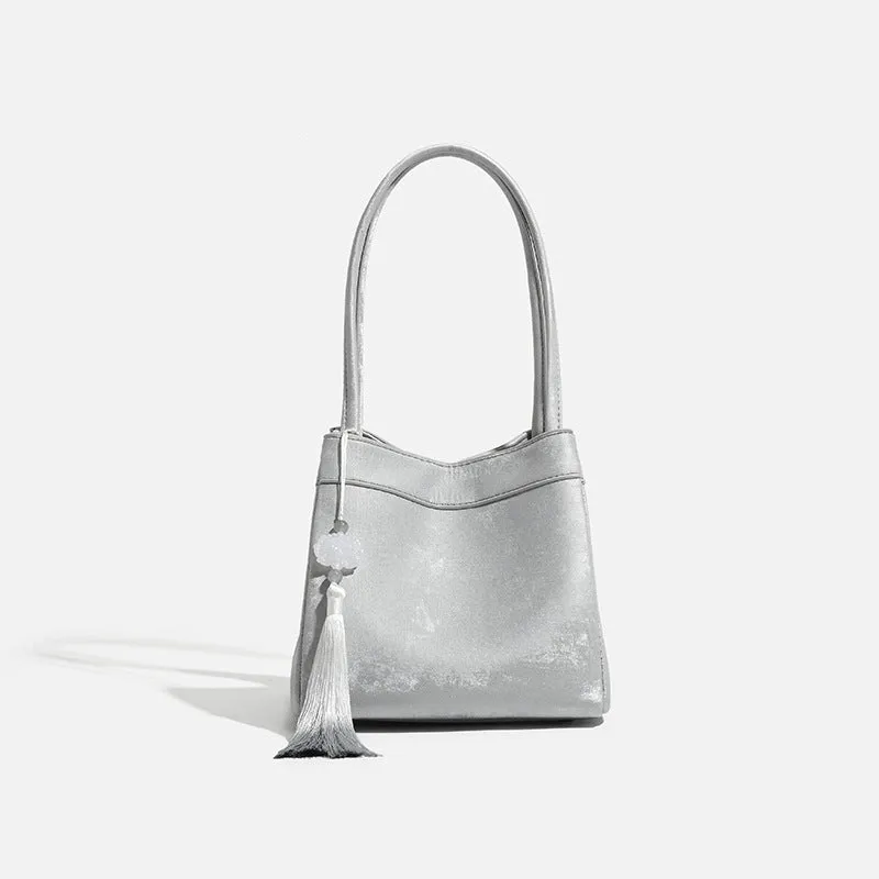 Portable shoulder crossbody bag in black PU leather with open pocket outer and sewing thread detail
