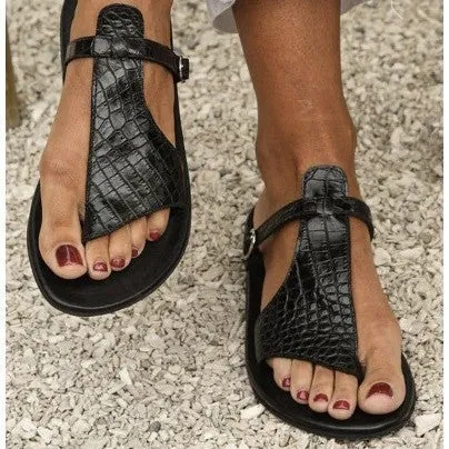 Women's buckle large size flat bottom sandals in black with herringbone toe bracket and leather lining