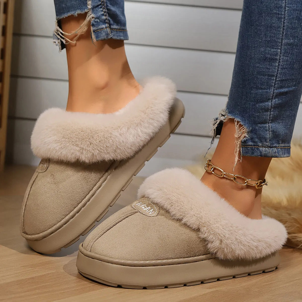 Couple's indoor half-covered heel slippers in suede with artificial wool lining, flat heel, and sewing thread detailing