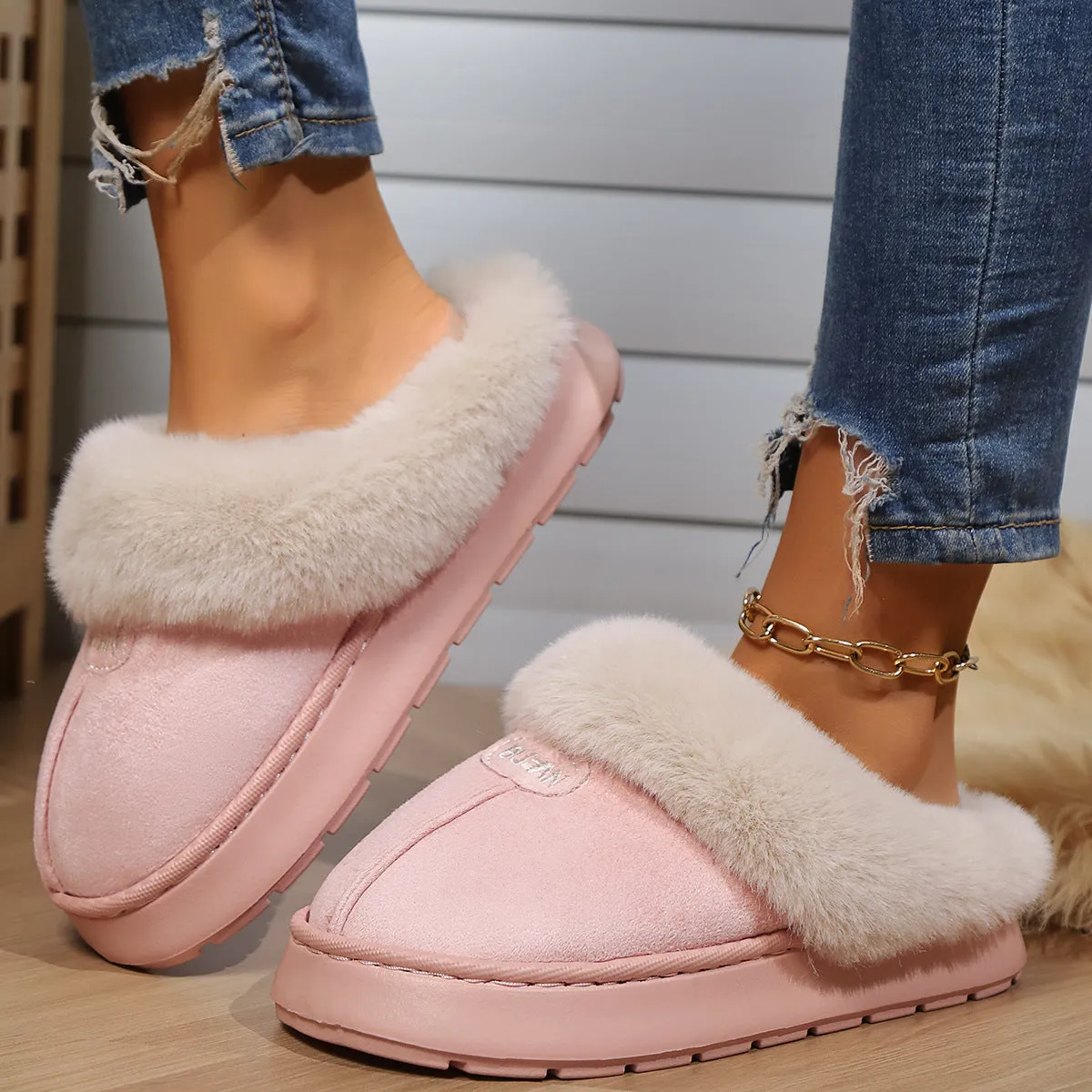 Couple's indoor half-covered heel slippers in suede with artificial wool lining, flat heel, and sewing thread detailing
