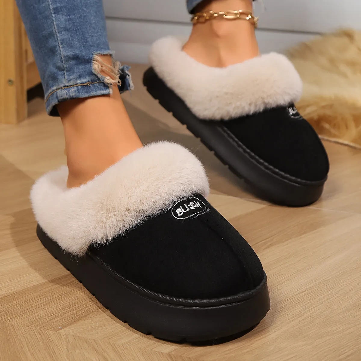 Couple's indoor half-covered heel slippers in suede with artificial wool lining, flat heel, and sewing thread detailing