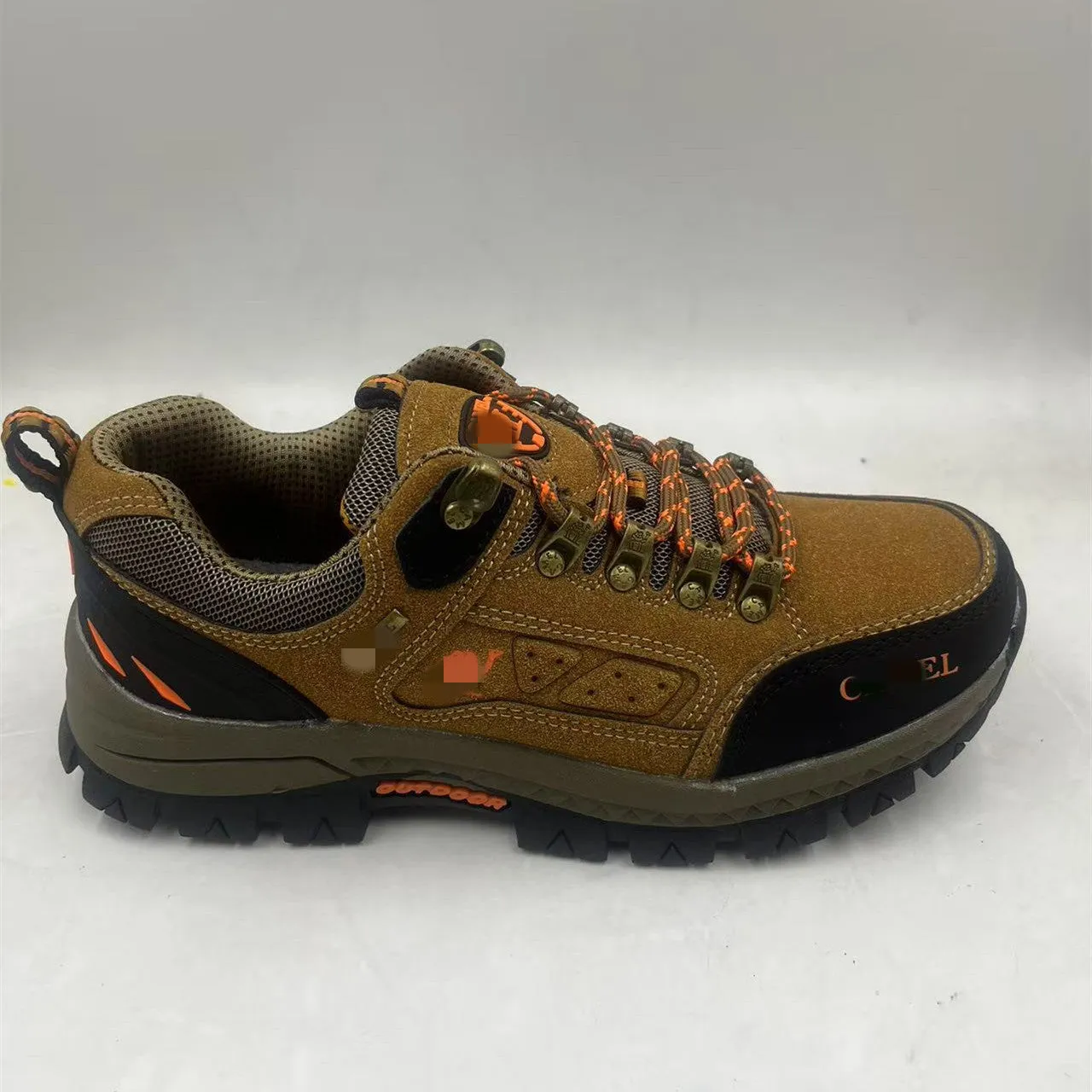 Men's non-slip outdoor hiking shoes with synthetic leather upper and rubber sole, colour Black And Red