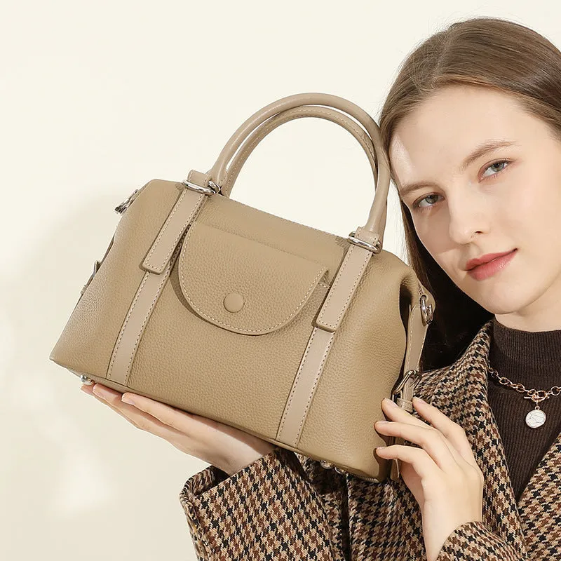 Genuine leather ladies' shoulder bag with stitching details and lock fastening in three colour options