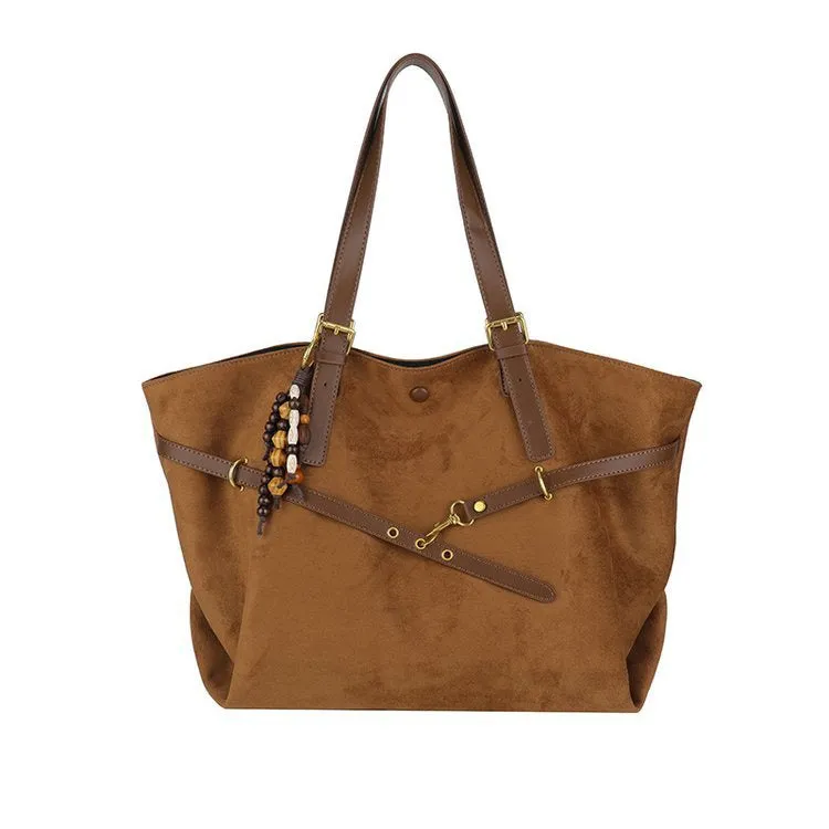 Large capacity soft PU leather shoulder bag for women in retro style with sewing thread detail and pendant