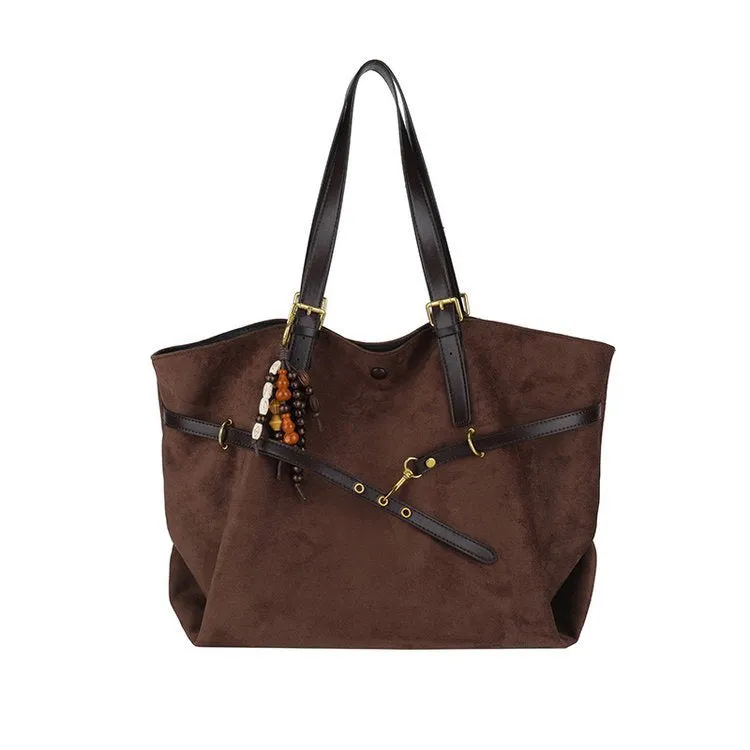 Large capacity soft PU leather shoulder bag for women in retro style with sewing thread detail and pendant