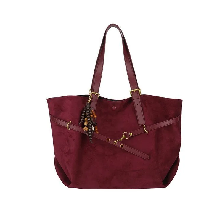 Large capacity soft PU leather shoulder bag for women in retro style with sewing thread detail and pendant