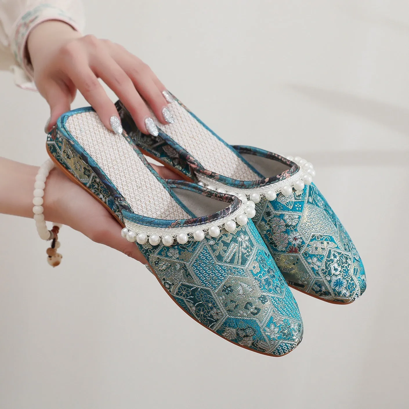 Canvas women's retro cloth shoes with embroidered beads flowers tassels on a low wedge heel in solid colour white beige green