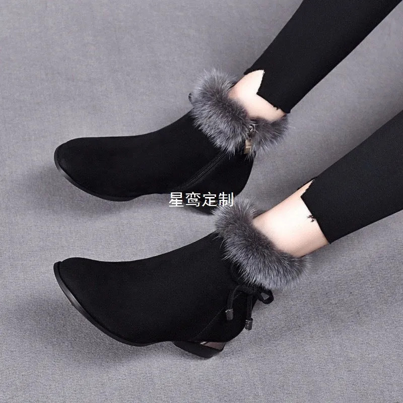 Women's fleece lined round toe short boots in black, side zipper, low heel, solid colour