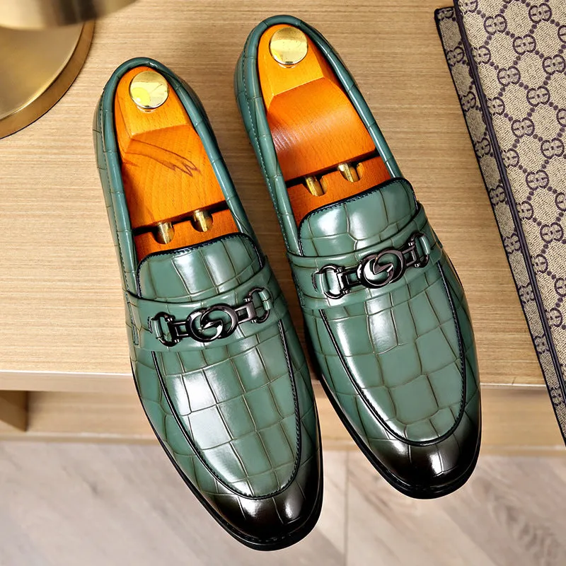 Men's business casual leather shoes with embossed pedal horsebit buckle in solid colour, rubber sole, wedge heel, sizes 38-48