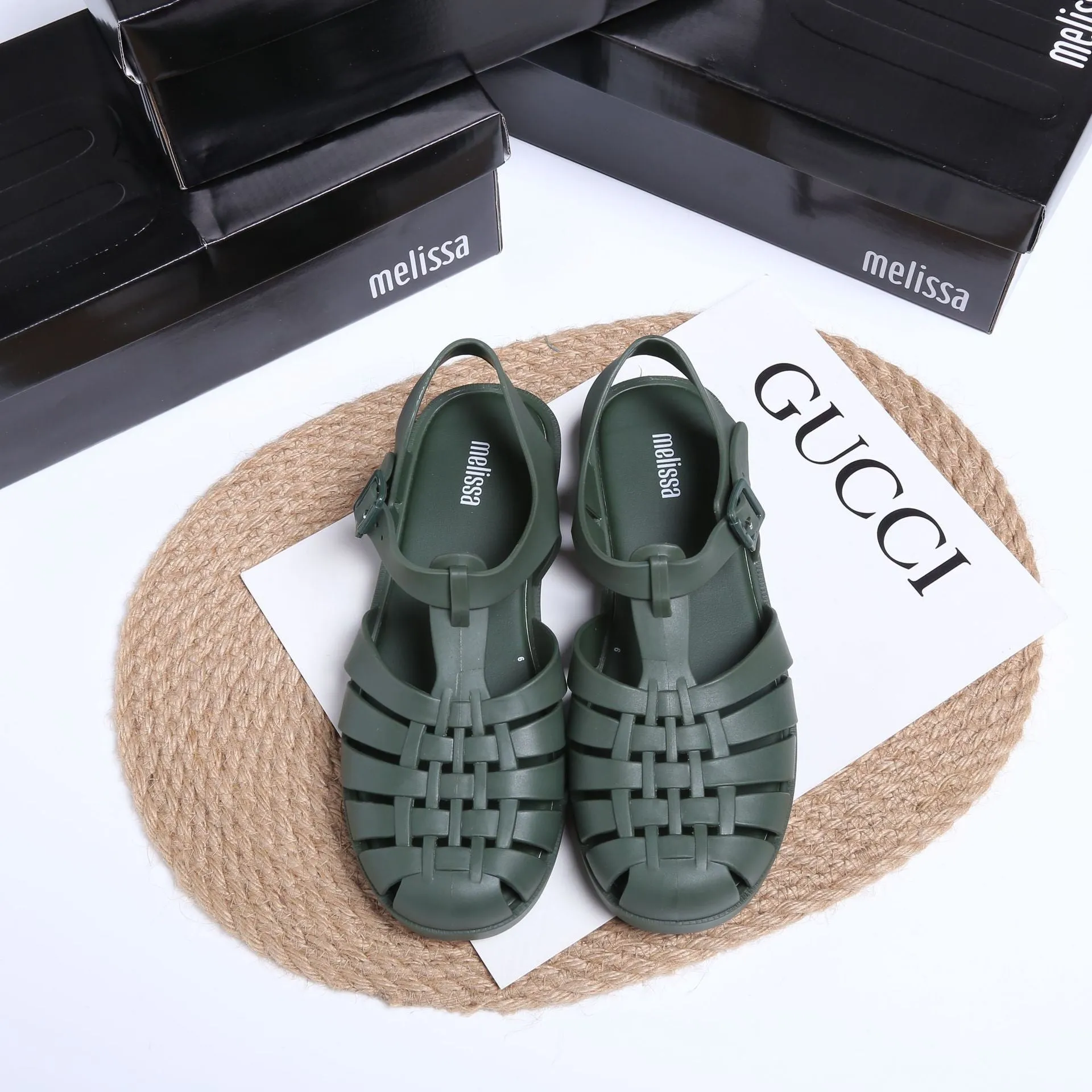Vintage weave Roman sandals in black with adjustable buckle and injection-moulded sole.