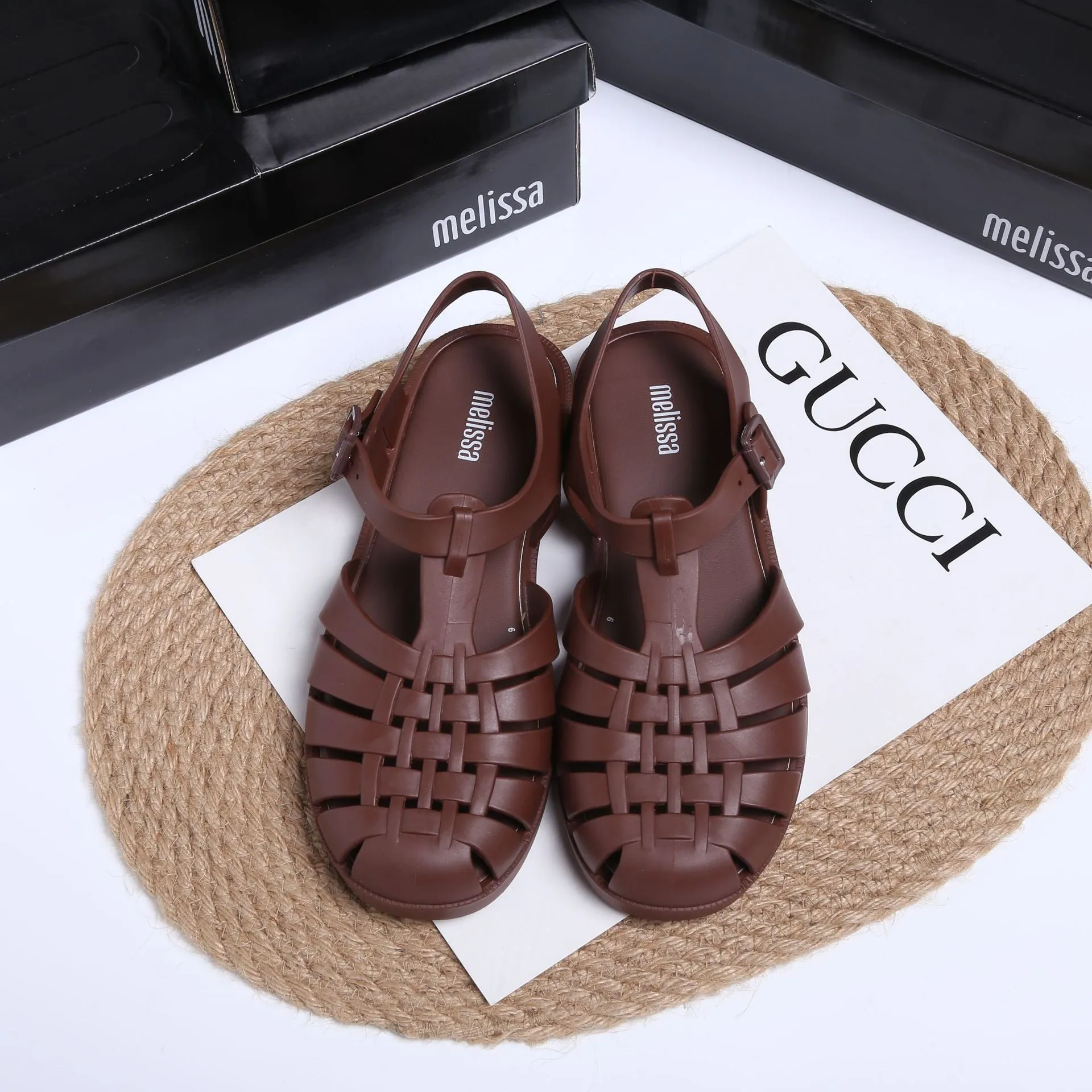 Vintage weave Roman sandals in black with adjustable buckle and injection-moulded sole.