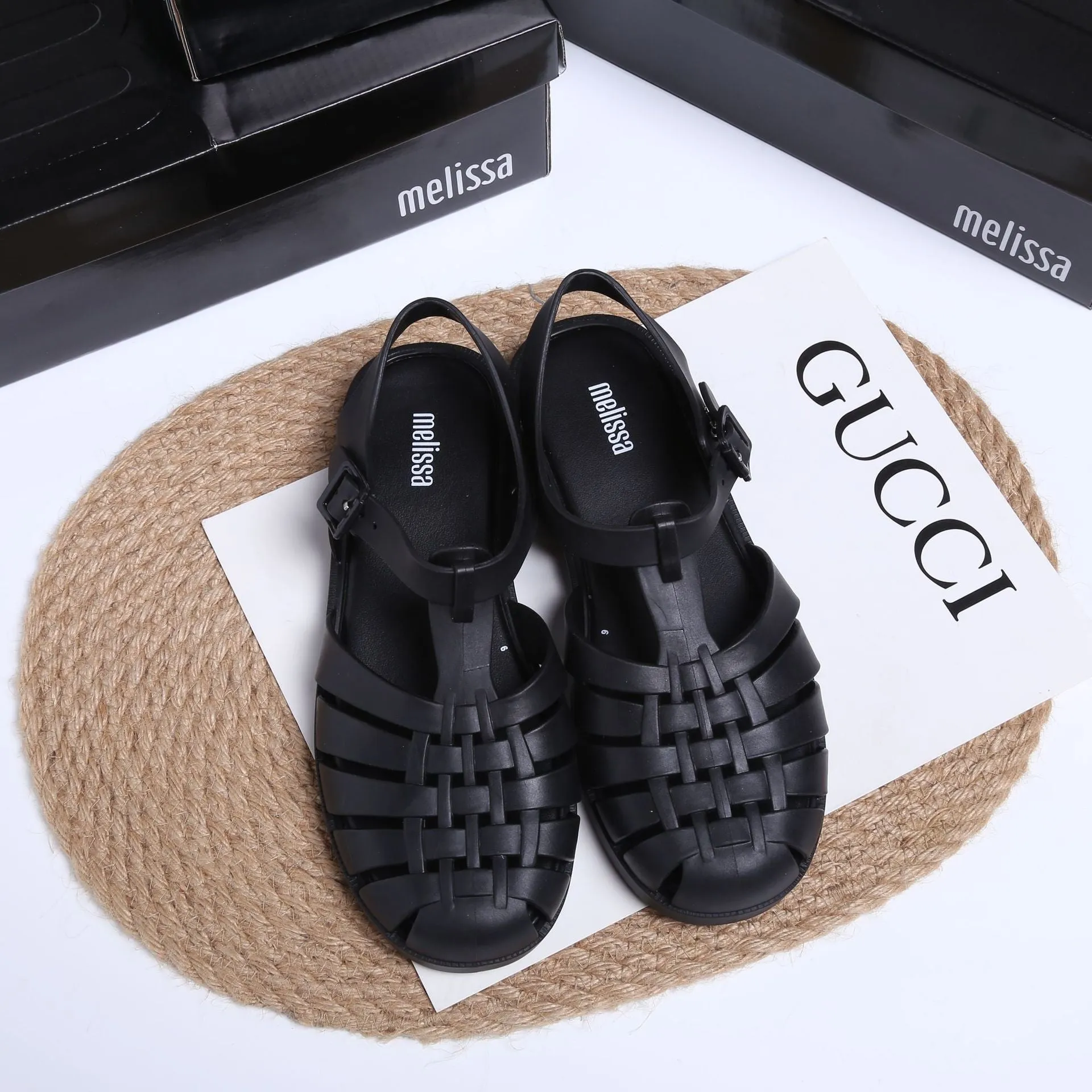 Vintage weave Roman sandals in black with adjustable buckle and injection-moulded sole.