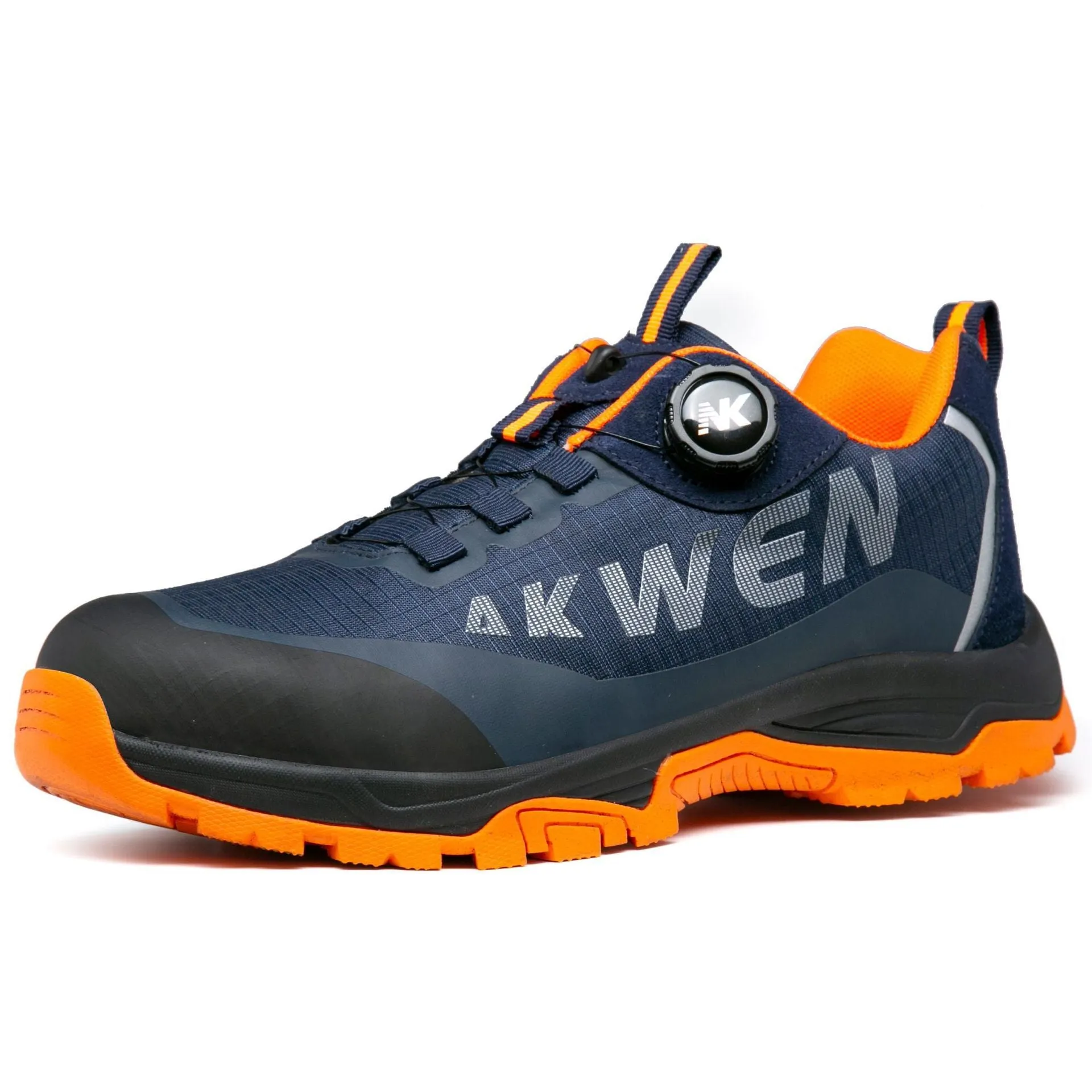 Pair of thick wear-resistant non-slip breathable lightweight steel toe shoes in black cowhide high-top style