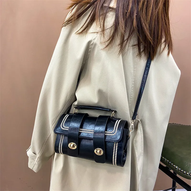 Versatile fashion portable messenger bag in black PU with three-dimensional pocket, square shape
