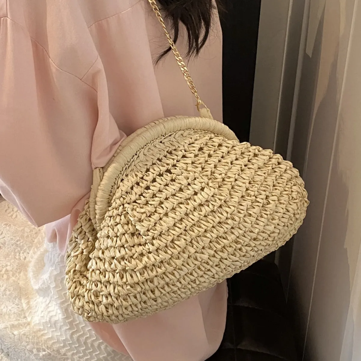 Women's khaki shell-shaped straw shoulder bag with a chain strap detail