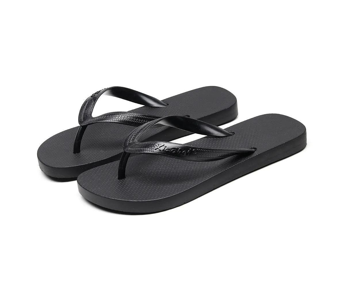 Women's flat bottom solid colour breathable PVC slippers in black, blue, and gray