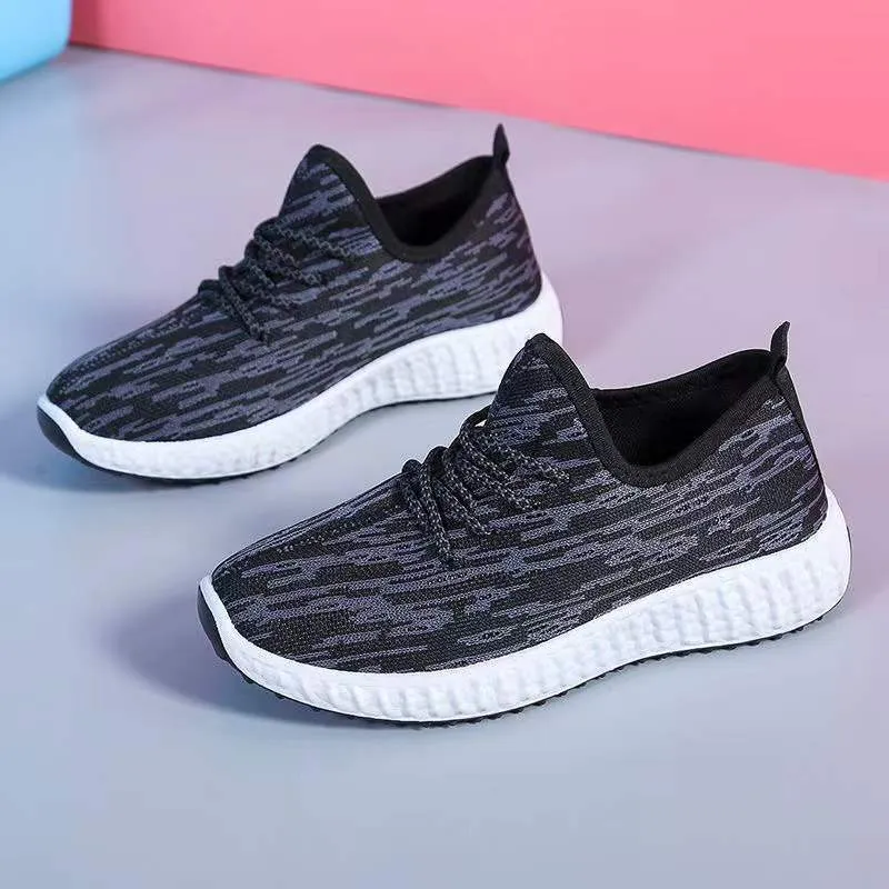 Quick-drying breathable striped sports shoes with composite sole and pointed toe, available in multiple colours.