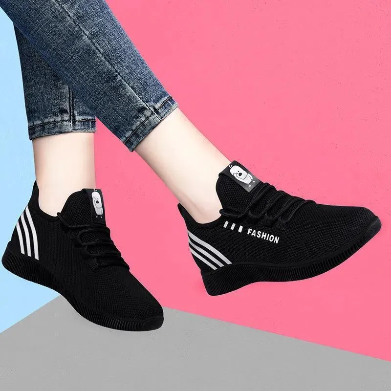 Quick-drying breathable striped sports shoes with composite sole and pointed toe, available in multiple colours.