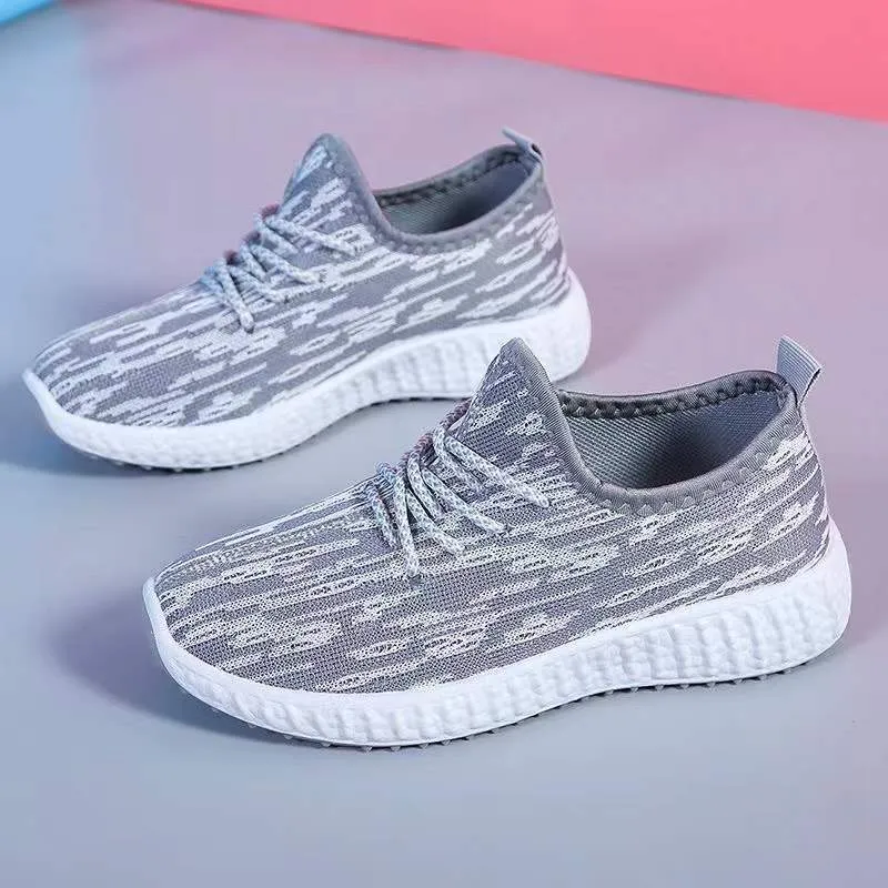 Quick-drying breathable striped sports shoes with composite sole and pointed toe, available in multiple colours.
