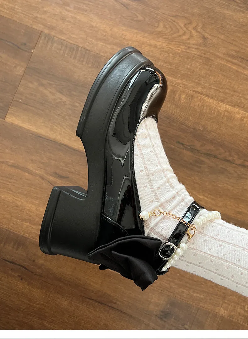 Women's black chunky heel Mary Jane shoes with round toe and shallow mouth design