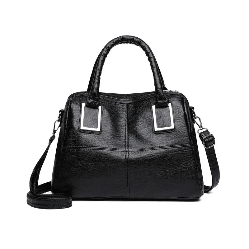 Women's large capacity shoulder bag in horizontal square shape with internal organisation pockets