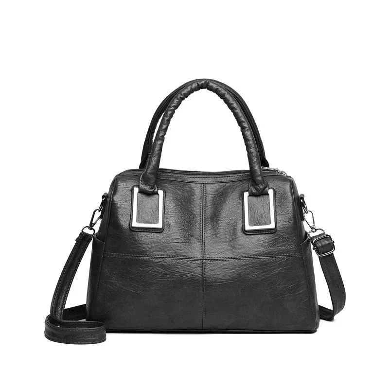 Women's large capacity shoulder bag in horizontal square shape with internal organisation pockets