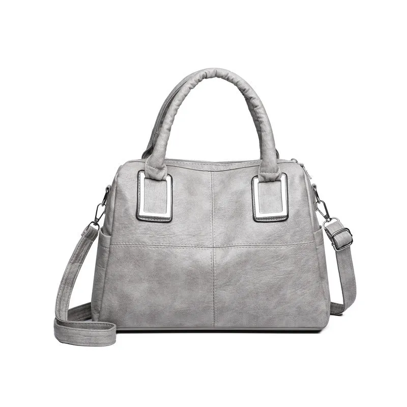 Women's large capacity shoulder bag in horizontal square shape with internal organisation pockets