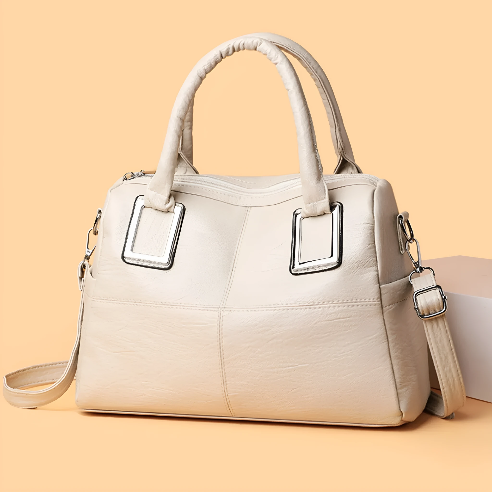 Women's large capacity shoulder bag in horizontal square shape with internal organisation pockets