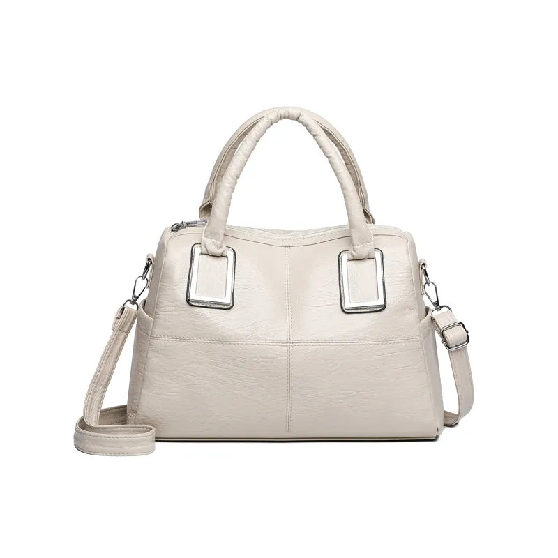 Women's large capacity shoulder bag in horizontal square shape with internal organisation pockets