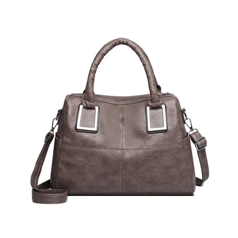 Women's large capacity shoulder bag in horizontal square shape with internal organisation pockets