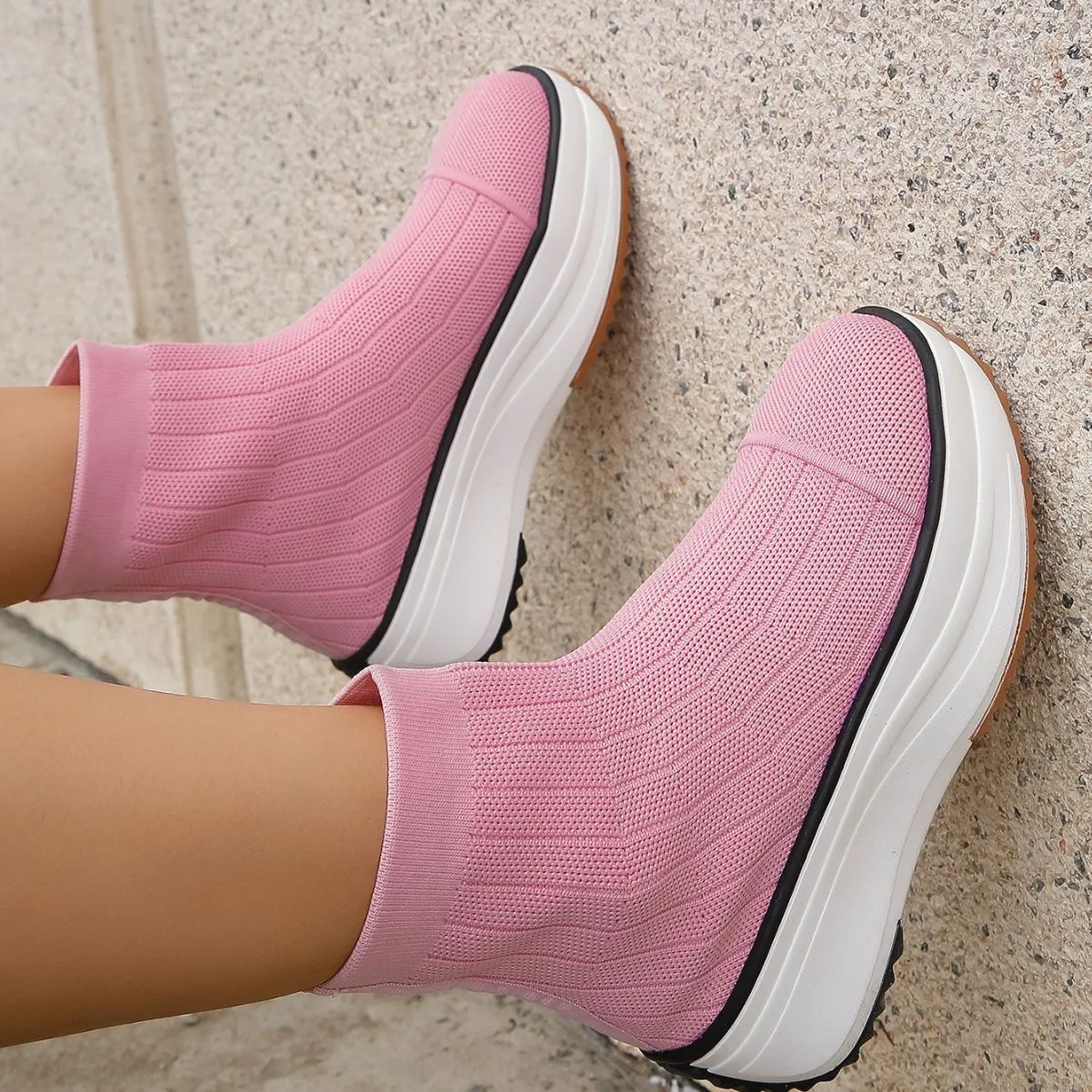 Women's knitted ankle boots with thick sole, round toe, flat heel, in black and pink