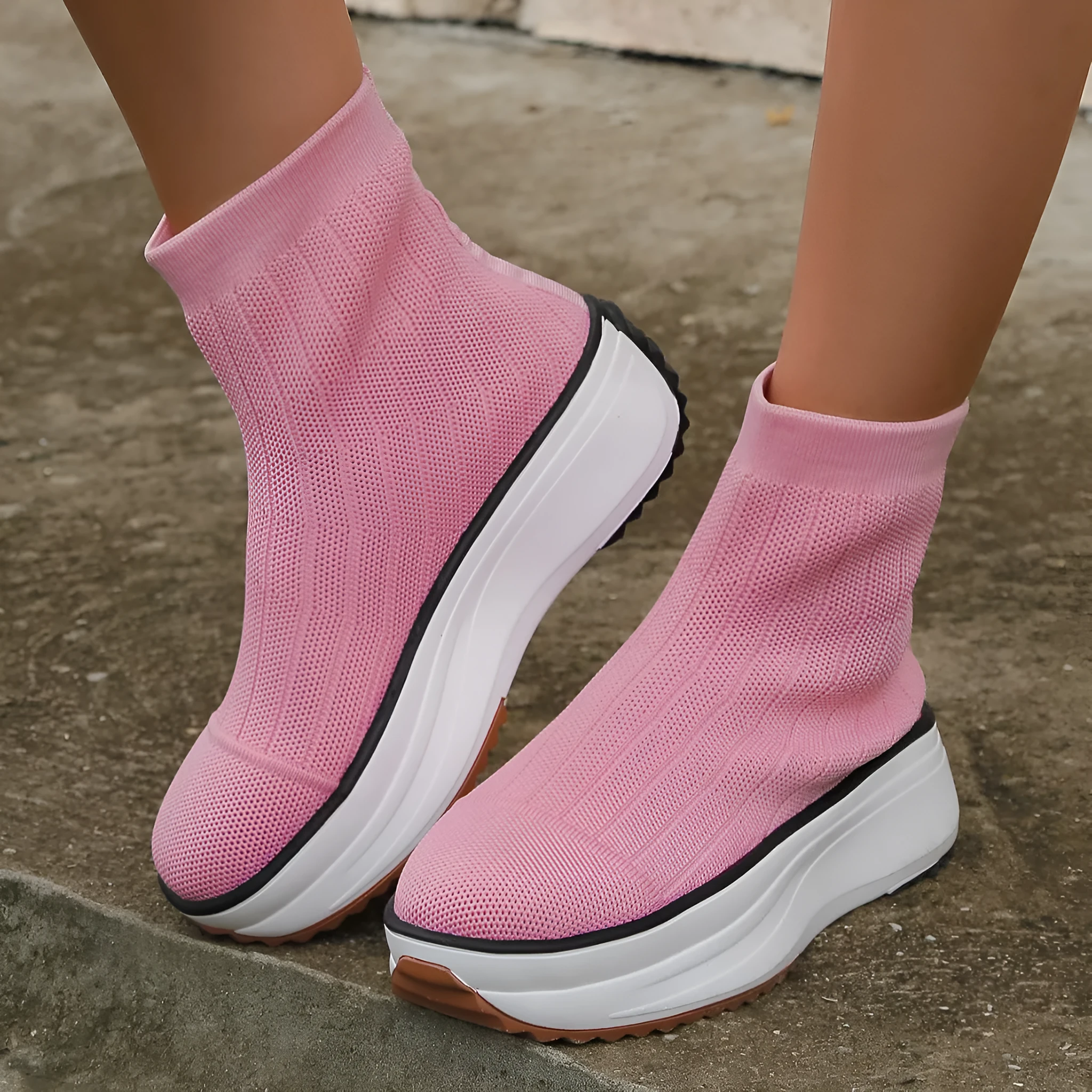 Women's knitted ankle boots with thick sole, round toe, flat heel, in black and pink
