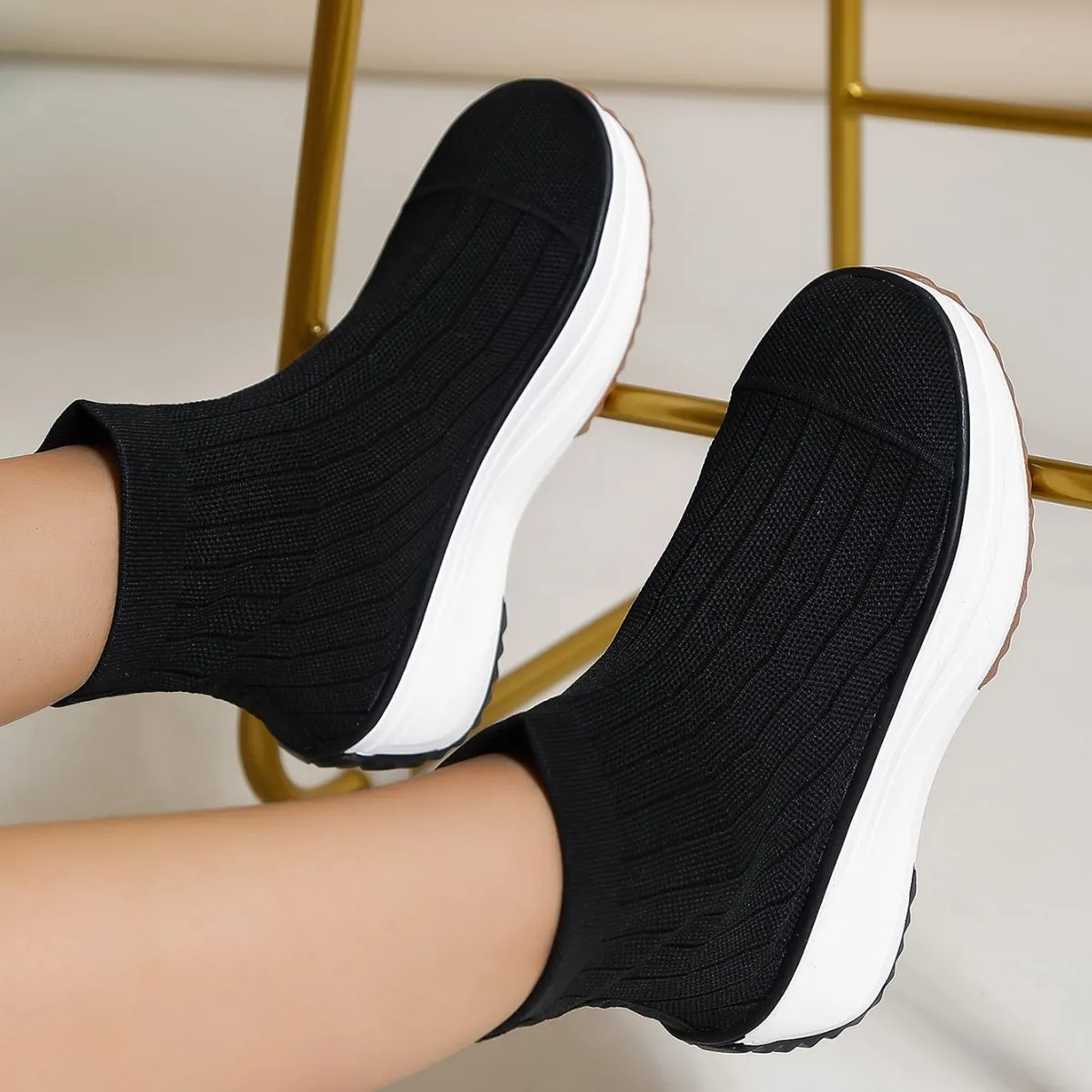 Women's knitted ankle boots with thick sole, round toe, flat heel, in black and pink