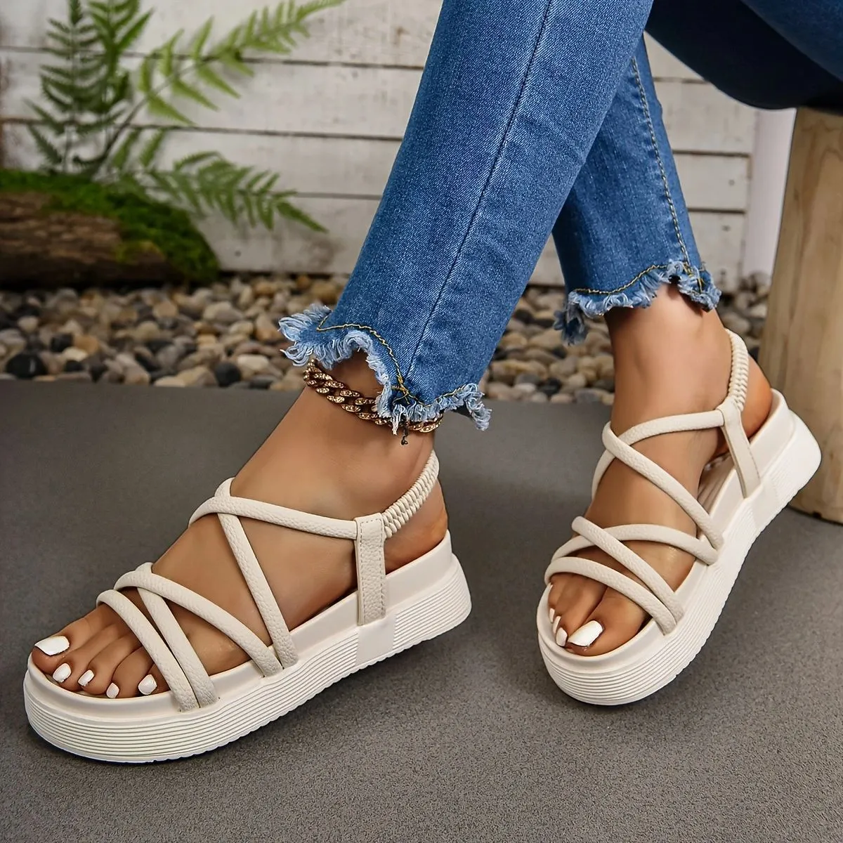 Women's all-match platform non-slip casual sandals in black with PU upper and TPR sole