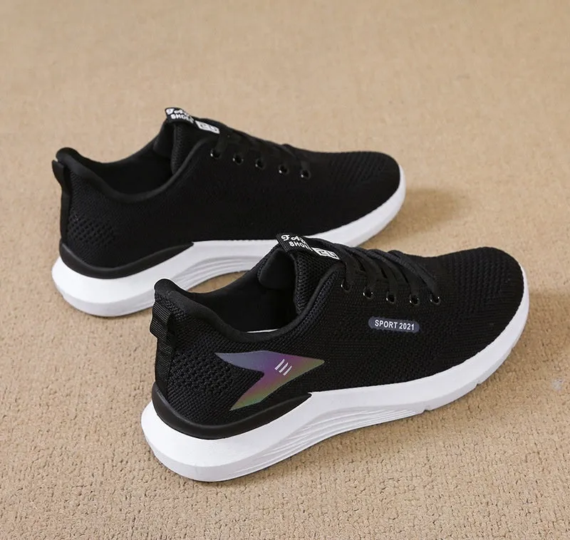 Low-top women's casual running shoes in beige with mesh upper, round toe, and front lace-up closure