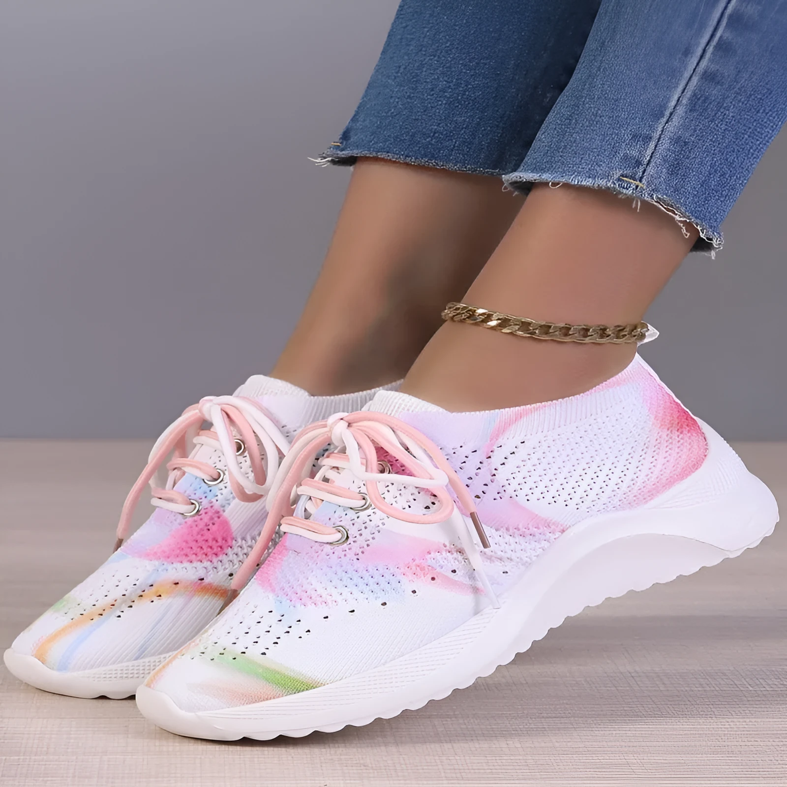 Women's graffiti colour sports shoes with cotton lining, low heel, available in green