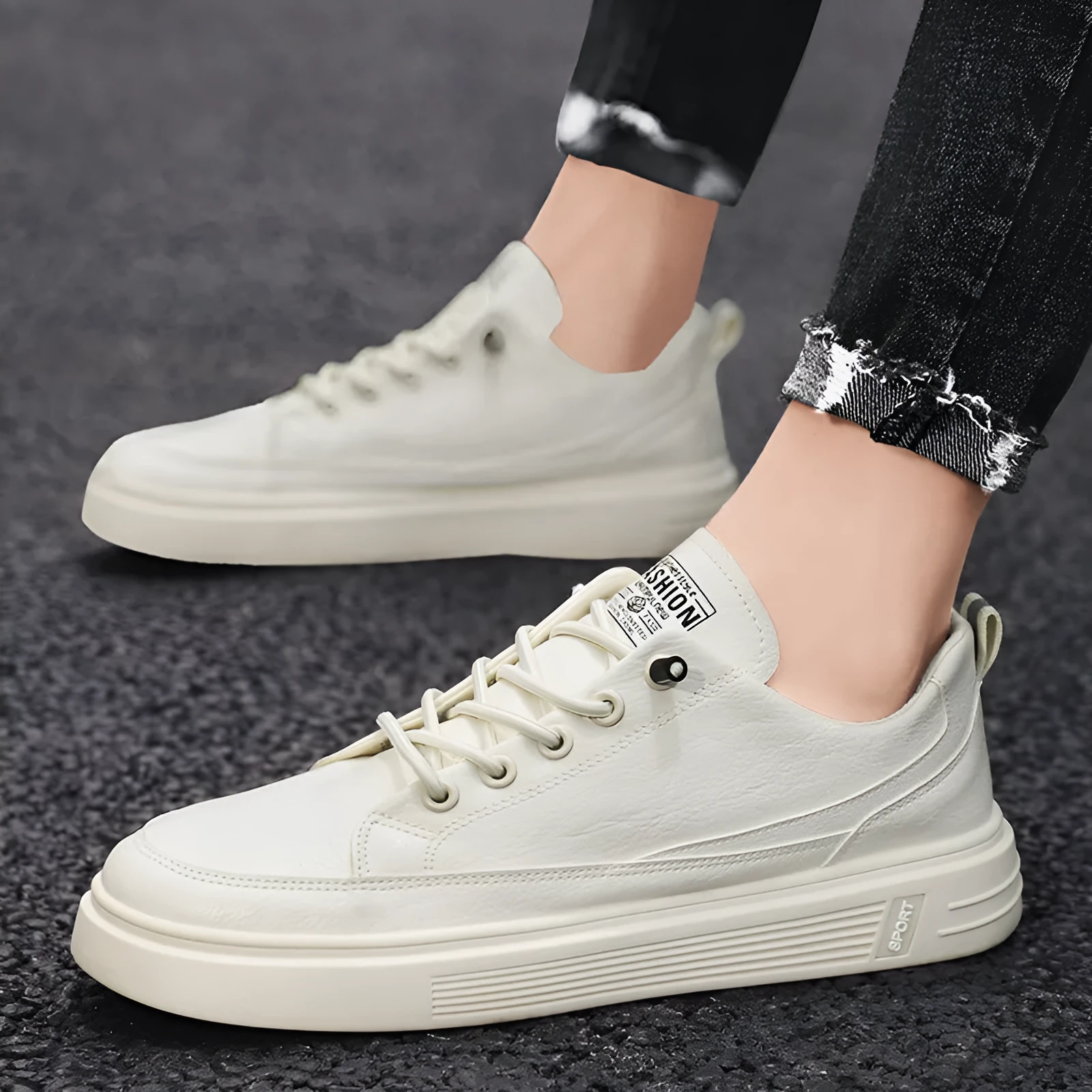 Men's Korean-style breathable canvas sneakers in beige with rubber sole and low-top design