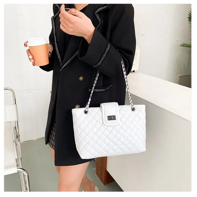 Lingge large-capacity women's PU leather chain shoulder messenger bag in black with lock closure and rhombus pattern
