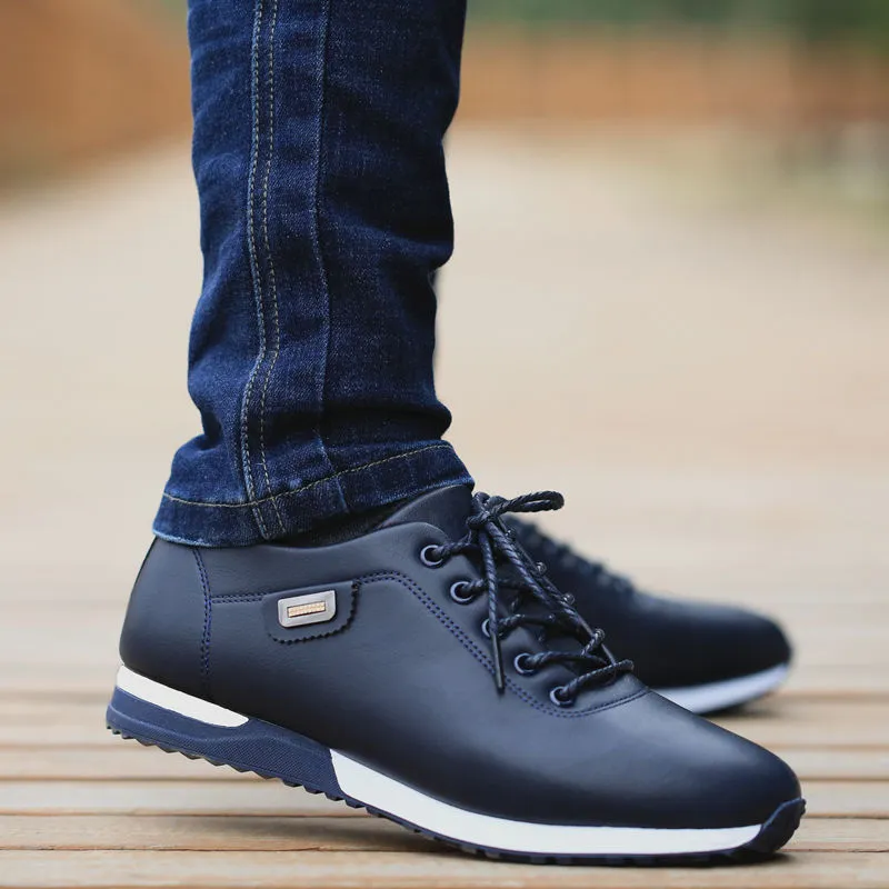 Non-slip leather sailing shoes with lace-up closure available in multiple colours for spring season use