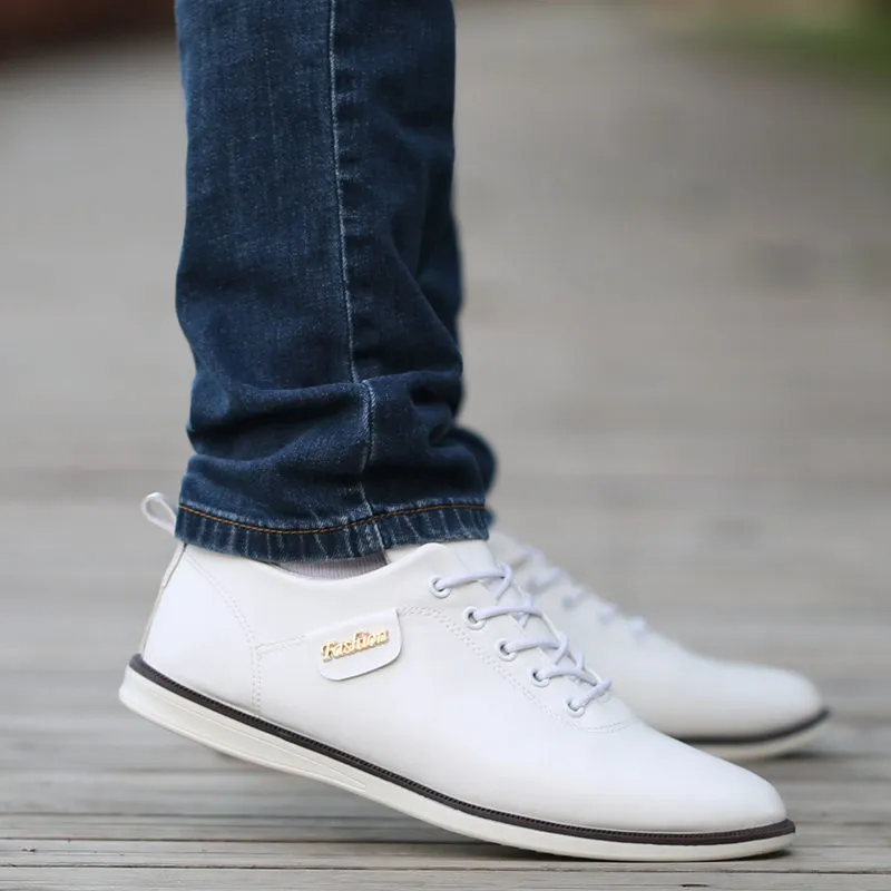 Non-slip leather sailing shoes with lace-up closure available in multiple colours for spring season use