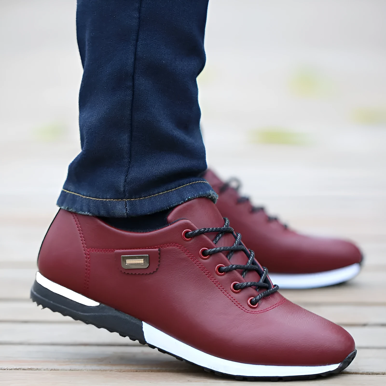 Non-slip leather sailing shoes with lace-up closure available in multiple colours for spring season use