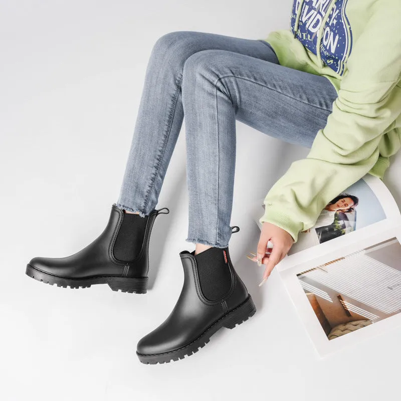 Ladies' short Chelsea non-slip lightweight rain boots in black PVC