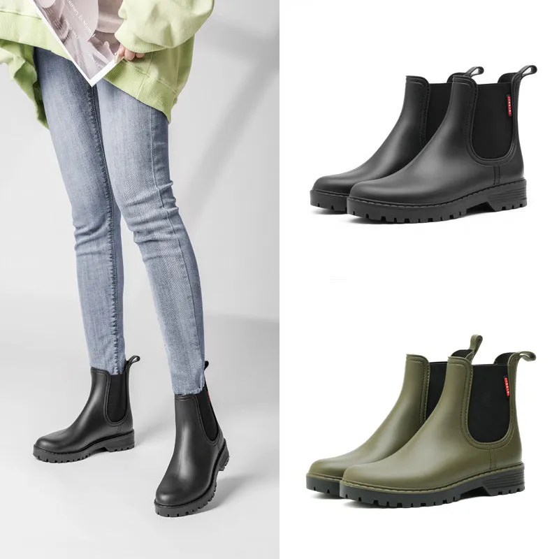 Ladies' short Chelsea non-slip lightweight rain boots in black PVC