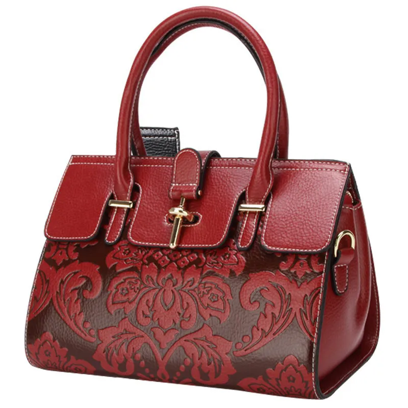 Women's oval vintage crossbody handbag in genuine leather with embossing details and internal organisers
