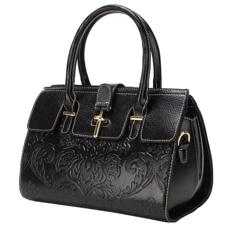 Women's oval vintage crossbody handbag in genuine leather with embossing details and internal organisers