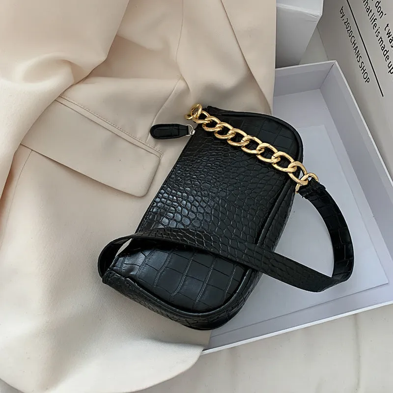 Retro women's shoulder baguette bag in PU leather with car suture detail and zipper closure