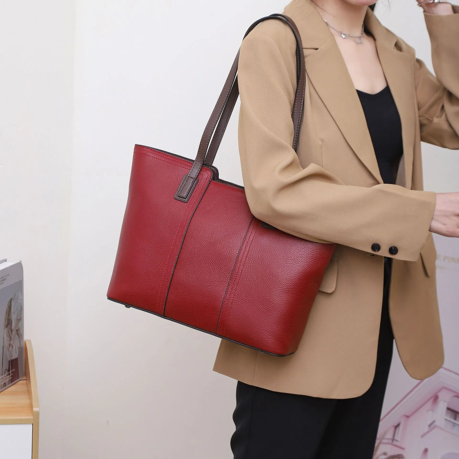 Women's genuine leather commuter shoulder bag in urban simplicity style with large capacity