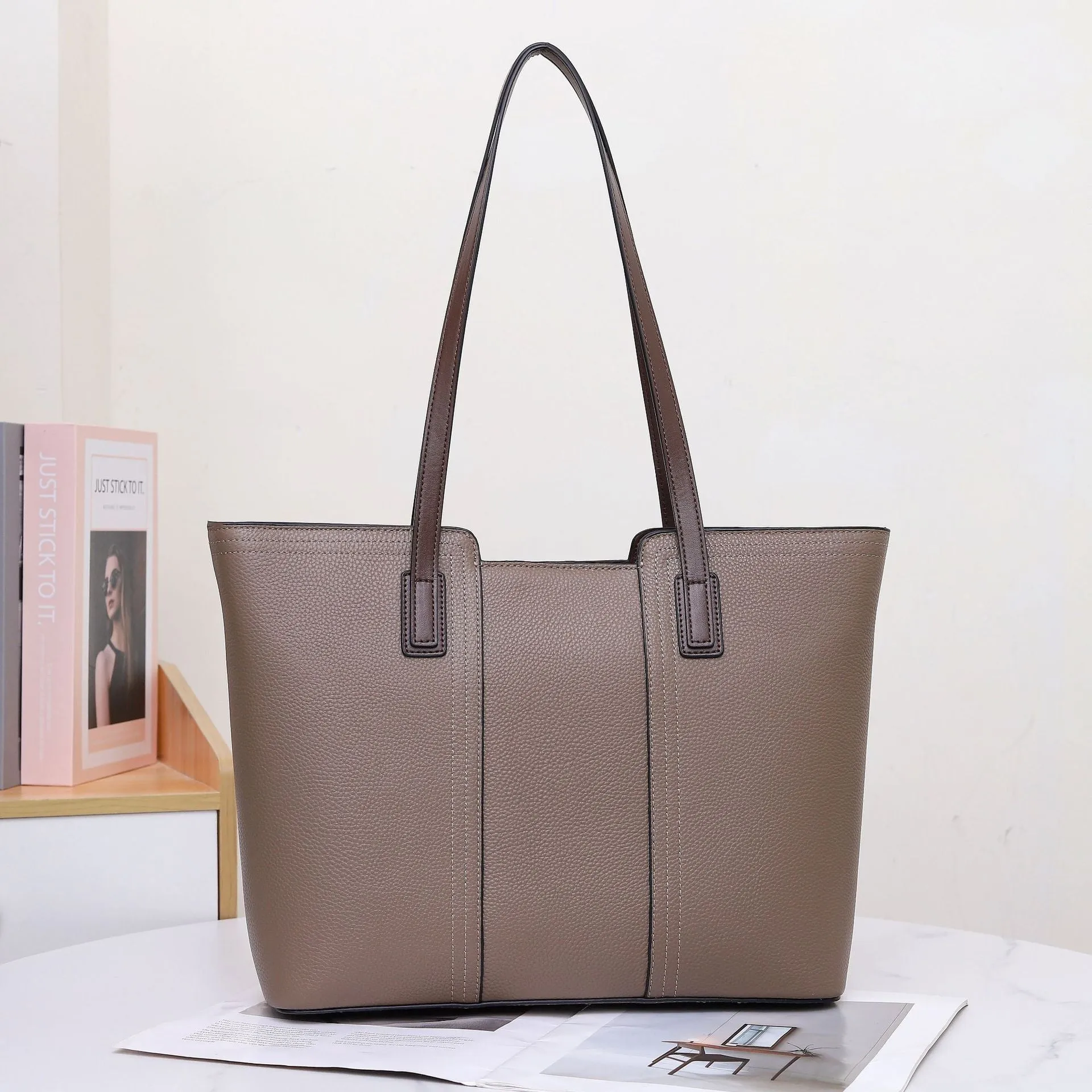 Women's genuine leather commuter shoulder bag in urban simplicity style with large capacity